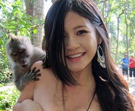 Foto Charmian Chen the Monkey Girl diPelorotin Monyet